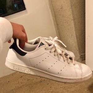 Men’s Size 9 Navy Blue Stan Smiths EUC